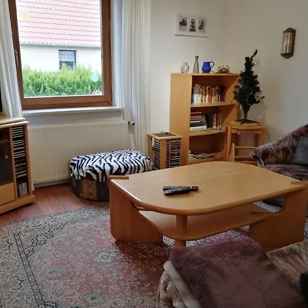 Freistehendes In Mit Terrasse, Grill Und Garten