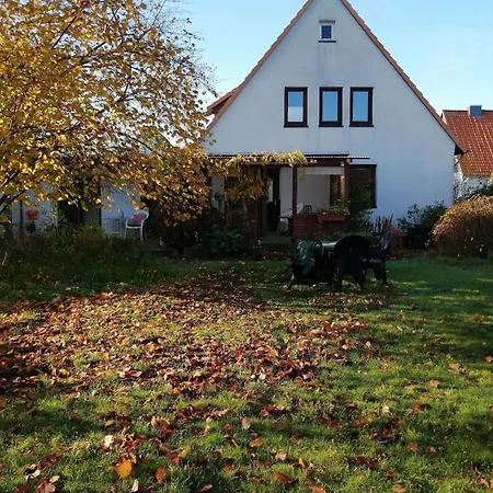 Freistehendes In Mit Terrasse, Grill Und Garten Prázdninový dům *